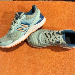 New balance, running shoes for kids teal green in color nylon upper size 4